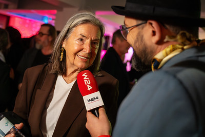 <p><a href="https://galleries.seirer-photography.com">seirer-photography</a><br />Media Interview at Cultural Event Captures Engaging Conversation</p><p><a href="https://galleries.seirer-photography.com/Clients/Foto-Arsenal-Wien/2025-03-21-Grand-Opening/i-Hr8zqmw" title="Media Interview at Cultural Event Captures Engaging Conversation"><img src="https://galleries.seirer-photography.com/Clients/Foto-Arsenal-Wien/2025-03-21-Grand-Opening/i-Hr8zqmw/0/MKPgN9Wkn6mwSsXBQGHhvZW34CcFjxGzhB6RbWq8L/Th/20250321_185637_foto_arsenal_eroeffnung_-2-Th.jpg" width="150" height="150" alt="Media Interview at Cultural Event Captures Engaging Conversation" title="Media Interview at Cultural Event Captures Engaging Conversation" style="border: 1px solid #000000;" /></a></p>