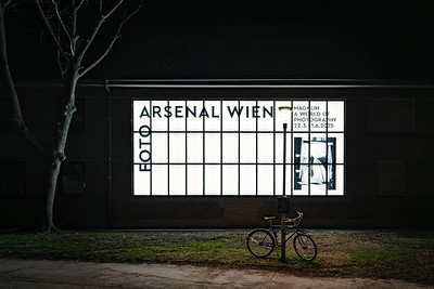 <p><a href="https://galleries.seirer-photography.com">seirer-photography</a><br />Arsenal Wien Photography Exhibition Signboard with Bicycle at Night</p><p><a href="https://galleries.seirer-photography.com/Clients/Foto-Arsenal-Wien/2025-03-21-Grand-Opening/i-TPF4Hn8" title="Arsenal Wien Photography Exhibition Signboard with Bicycle at Night"><img src="https://galleries.seirer-photography.com/Clients/Foto-Arsenal-Wien/2025-03-21-Grand-Opening/i-TPF4Hn8/0/LgVGmHgQQbc4BW386Whsx4BVwTSpsh5BLMZpTJZkJ/Th/20250321_232936_foto_arsenal_eroeffnung_-Th.jpg" width="150" height="150" alt="Arsenal Wien Photography Exhibition Signboard with Bicycle at Night" title="Arsenal Wien Photography Exhibition Signboard with Bicycle at Night" style="border: 1px solid #000000;" /></a></p>