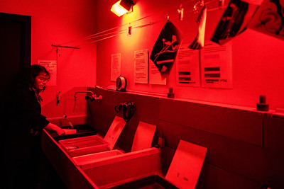 <p><a href="https://galleries.seirer-photography.com">seirer-photography</a><br />Darkroom Photography: Red-Lit Film Processing at Analog Photography Lab</p><p><a href="https://galleries.seirer-photography.com/Clients/Foto-Arsenal-Wien/2025-03-21-Grand-Opening/i-fvkRr87" title="Darkroom Photography: Red-Lit Film Processing at Analog Photography Lab"><img src="https://galleries.seirer-photography.com/Clients/Foto-Arsenal-Wien/2025-03-21-Grand-Opening/i-fvkRr87/0/MXFxxkpz2m8LMXzLmwqSXJwsNsLg2w3pv44HFCB2w/Th/20250322_121651_foto_arsenal_eroeffnung_-Th.jpg" width="150" height="150" alt="Darkroom Photography: Red-Lit Film Processing at Analog Photography Lab" title="Darkroom Photography: Red-Lit Film Processing at Analog Photography Lab" style="border: 1px solid #000000;" /></a></p>