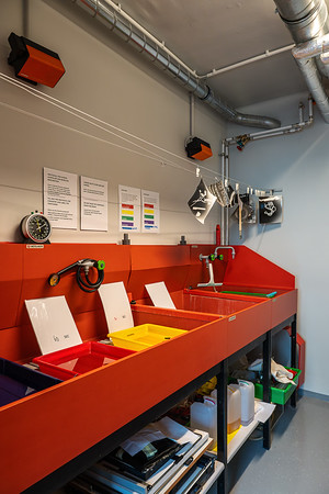 <p><a href="https://galleries.seirer-photography.com">seirer-photography</a><br />Red Workbench with Scientific Equipment and Organizational Materials</p><p><a href="https://galleries.seirer-photography.com/Clients/Foto-Arsenal-Wien/2025-03-21-Grand-Opening/i-wP5nMPS" title="Red Workbench with Scientific Equipment and Organizational Materials"><img src="https://galleries.seirer-photography.com/Clients/Foto-Arsenal-Wien/2025-03-21-Grand-Opening/i-wP5nMPS/0/MwDLDNCWnrFxmS3CxxW63hv5gb4pd83LbtVH35qc2/Th/20250322_123712_foto_arsenal_eroeffnung_-Th.jpg" width="150" height="150" alt="Red Workbench with Scientific Equipment and Organizational Materials" title="Red Workbench with Scientific Equipment and Organizational Materials" style="border: 1px solid #000000;" /></a></p>
