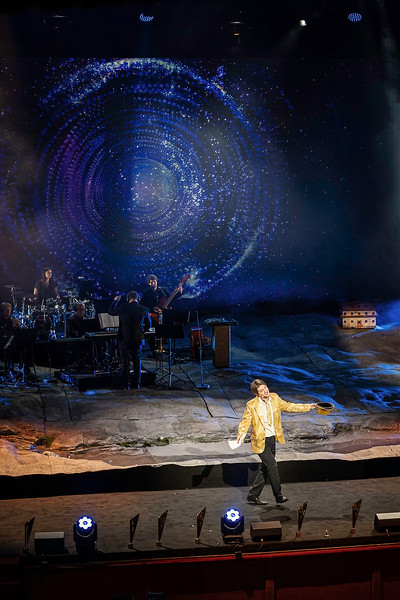 <p><a href="https://galleries.seirer-photography.com">seirer-photography</a><br />Nestroy Gala 2021: Performer in Yellow Jacket on Stage with Cosmic Blue Backdrop</p><p><a href="https://galleries.seirer-photography.com/Clients/VBW/22-Nestroy-Gala-2021/i-tNzhszg" title="Nestroy Gala 2021: Performer in Yellow Jacket on Stage with Cosmic Blue Backdrop"><img src="https://galleries.seirer-photography.com/Clients/VBW/22-Nestroy-Gala-2021/i-tNzhszg/0/L2zzg6H5jPtcFS2zFwGgZxwdN9R47DH2Cn6Jdtz4Q/Th/20211121-212119_nestroy_verleihung_web_3737-Th.jpg" width="150" height="150" alt="Nestroy Gala 2021: Performer in Yellow Jacket on Stage with Cosmic Blue Backdrop" title="Nestroy Gala 2021: Performer in Yellow Jacket on Stage with Cosmic Blue Backdrop" style="border: 1px solid #000000;" /></a></p>