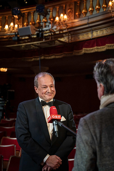 <p><a href="https://galleries.seirer-photography.com">seirer-photography</a><br />ORF Microphone Interview at Nestroy Gala 2021 in Vienna's Historic Venue</p><p><a href="https://galleries.seirer-photography.com/Clients/VBW/22-Nestroy-Gala-2021/i-zSWzXm3" title="ORF Microphone Interview at Nestroy Gala 2021 in Vienna's Historic Venue"><img src="https://galleries.seirer-photography.com/Clients/VBW/22-Nestroy-Gala-2021/i-zSWzXm3/0/LrtGsSZrdBDmtq8kwrdFS2LJvkMD4dttGQtFBdjvx/Th/20211121-200359_nestroy_verleihung_web_3310-Th.jpg" width="150" height="150" alt="ORF Microphone Interview at Nestroy Gala 2021 in Vienna's Historic Venue" title="ORF Microphone Interview at Nestroy Gala 2021 in Vienna's Historic Venue" style="border: 1px solid #000000;" /></a></p>
