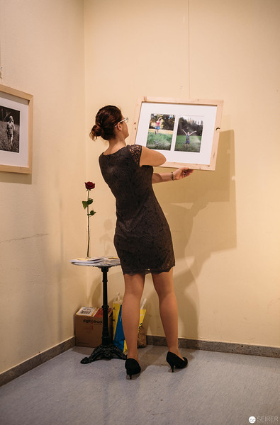 <p><a href="https://galleries.seirer-photography.com">seirer-photography</a><br />Vernissage "Verweilen": Gallery Curator Hanging Photographic Artwork in Exhibition Space</p><p><a href="https://galleries.seirer-photography.com/Events/20161209-Verweilen/i-XhK679V" title="Vernissage "Verweilen": Gallery Curator Hanging Photographic Artwork in Exhibition Space"><img src="https://galleries.seirer-photography.com/Events/20161209-Verweilen/i-XhK679V/0/NfzKJ3fW48c4fgVVfLsx5KfqGVf9fZk3LLhF4xSrf/Th/20161209_200932_verweilen_5499-Th.jpg" width="150" height="150" alt="Vernissage "Verweilen": Gallery Curator Hanging Photographic Artwork in Exhibition Space" title="Vernissage "Verweilen": Gallery Curator Hanging Photographic Artwork in Exhibition Space" style="border: 1px solid #000000;" /></a></p>