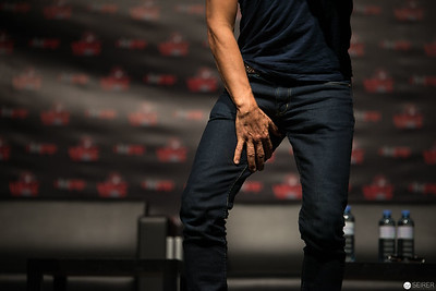 <p><a href="https://galleries.seirer-photography.com">seirer-photography</a><br />Dark-Clad Figure at Press Conference Backdrop with Water Bottles</p><p><a href="https://galleries.seirer-photography.com/Events/2017/ViennaComicCon/Day-1/i-zjtjpFg" title="Dark-Clad Figure at Press Conference Backdrop with Water Bottles"><img src="https://galleries.seirer-photography.com/Events/2017/ViennaComicCon/Day-1/i-zjtjpFg/0/MkzqwQQLd3bXvvM3cbQQ8cXpkgDFTf8hkDhS8JJn7/Th/20171118_134740_vienna_comiccon_day1_85996-Th.jpg" width="150" height="150" alt="Dark-Clad Figure at Press Conference Backdrop with Water Bottles" title="Dark-Clad Figure at Press Conference Backdrop with Water Bottles" style="border: 1px solid #000000;" /></a></p>