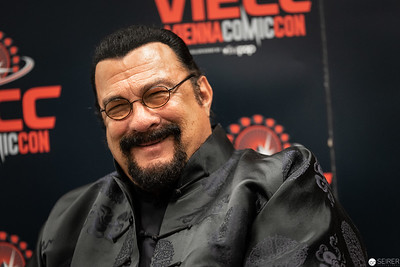 <p><a href="https://galleries.seirer-photography.com">seirer-photography</a><br />Steven Seagal at Vienna Comic Con 2019, Leather Jacket and Warm Smile</p><p><a href="https://galleries.seirer-photography.com/Events/2019/VIECC/Vienna-ComicCon-2019/i-8LpRgrt" title="Steven Seagal at Vienna Comic Con 2019, Leather Jacket and Warm Smile"><img src="https://galleries.seirer-photography.com/Events/2019/VIECC/Vienna-ComicCon-2019/i-8LpRgrt/0/L3kth9BmQFC22xx2JGGVG8WtLgD4X8CTTNfXZV5R8/Th/20191123_132651-viecc_9687-Th.jpg" width="150" height="150" alt="Steven Seagal at Vienna Comic Con 2019, Leather Jacket and Warm Smile" title="Steven Seagal at Vienna Comic Con 2019, Leather Jacket and Warm Smile" style="border: 1px solid #000000;" /></a></p>
