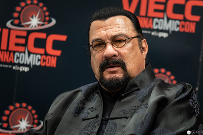 <p><a href="https://galleries.seirer-photography.com">seirer-photography</a><br />Steven Seagal at Vienna Comic Con 2019 in Ornate Black Embroidered Jacket</p><p><a href="https://galleries.seirer-photography.com/Events/2019/VIECC/Vienna-ComicCon-2019/i-rBCLC4Q" title="Steven Seagal at Vienna Comic Con 2019 in Ornate Black Embroidered Jacket"><img src="https://galleries.seirer-photography.com/Events/2019/VIECC/Vienna-ComicCon-2019/i-rBCLC4Q/0/MtFv3s8XD7fCBXT3HnmZWtjdqgtWkwFccXcn7sDMH/Th/20191123_132103-viecc_9665-Th.jpg" width="150" height="150" alt="Steven Seagal at Vienna Comic Con 2019 in Ornate Black Embroidered Jacket" title="Steven Seagal at Vienna Comic Con 2019 in Ornate Black Embroidered Jacket" style="border: 1px solid #000000;" /></a></p>