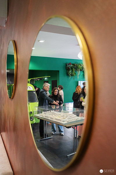 <p><a href="https://galleries.seirer-photography.com">seirer-photography</a><br />Press Briefing Viewed Through Circular Golden-Framed Window</p><p><a href="https://galleries.seirer-photography.com/Events/2024/2024-04-25-Vienna-Design-Week-Preview/i-BC74Hzg" title="Press Briefing Viewed Through Circular Golden-Framed Window"><img src="https://galleries.seirer-photography.com/Events/2024/2024-04-25-Vienna-Design-Week-Preview/i-BC74Hzg/0/MRf3WNQqbmf3BNCHWDQSVkRvFQ8hZSN5ZXddsbRCF/Th/20240425_092419_vdw_preview_by_michael_seirer_2335-Th.jpg" width="150" height="150" alt="Press Briefing Viewed Through Circular Golden-Framed Window" title="Press Briefing Viewed Through Circular Golden-Framed Window" style="border: 1px solid #000000;" /></a></p>