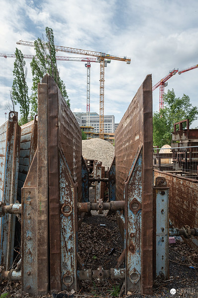 <p><a href="https://galleries.seirer-photography.com">seirer-photography</a><br />Construction Site Excavation with Rusted Steel Walls and Overhead Cranes</p><p><a href="https://galleries.seirer-photography.com/Events/2024/2024-04-25-Vienna-Design-Week-Preview/i-tBQcSbJ" title="Construction Site Excavation with Rusted Steel Walls and Overhead Cranes"><img src="https://galleries.seirer-photography.com/Events/2024/2024-04-25-Vienna-Design-Week-Preview/i-tBQcSbJ/0/MTsrvsPD9zZ5qzWjLn8tK5sdxWgMtGCGx7Bz2P8mD/Th/20240425_111006_vdw_preview_by_michael_seirer_3495-Th.jpg" width="150" height="150" alt="Construction Site Excavation with Rusted Steel Walls and Overhead Cranes" title="Construction Site Excavation with Rusted Steel Walls and Overhead Cranes" style="border: 1px solid #000000;" /></a></p>