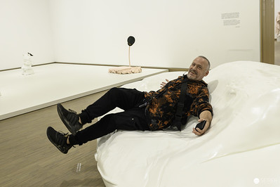 <p><a href="https://galleries.seirer-photography.com">seirer-photography</a><br />Erwin Wurm's Playful Performance at ALBERTINA MODERN Retrospective, Vienna</p><p><a href="https://galleries.seirer-photography.com/Events/2024/2024-09-16-Albertina-Modern-Erwin-Wurm/i-TwmL4vh" title="Erwin Wurm's Playful Performance at ALBERTINA MODERN Retrospective, Vienna"><img src="https://galleries.seirer-photography.com/Events/2024/2024-09-16-Albertina-Modern-Erwin-Wurm/i-TwmL4vh/0/K93ck8rfpDTmJqndN7wTsLWjzmBhq9bM2gqsFtZ24/Th/20240916_182335_albertina_modern_wurm_2-Th.jpg" width="150" height="150" alt="Erwin Wurm's Playful Performance at ALBERTINA MODERN Retrospective, Vienna" title="Erwin Wurm's Playful Performance at ALBERTINA MODERN Retrospective, Vienna" style="border: 1px solid #000000;" /></a></p>