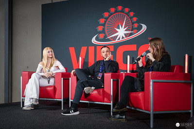 <p><a href="https://galleries.seirer-photography.com">seirer-photography</a><br />Vienna ComicCon 2024 Panel Discussion with Three Speakers on Red Chairs</p><p><a href="https://galleries.seirer-photography.com/Events/2024/VIECC/TheBestPhotos/i-N8x9MJm" title="Vienna ComicCon 2024 Panel Discussion with Three Speakers on Red Chairs"><img src="https://galleries.seirer-photography.com/Events/2024/VIECC/TheBestPhotos/i-N8x9MJm/0/KFb28jSKgk7JSCXPSp9K87F8sFGvLgBPjrwV7P8Xk/Th/20241123_121722_viecc_2004-Th.jpg" width="150" height="150" alt="Vienna ComicCon 2024 Panel Discussion with Three Speakers on Red Chairs" title="Vienna ComicCon 2024 Panel Discussion with Three Speakers on Red Chairs" style="border: 1px solid #000000;" /></a></p>