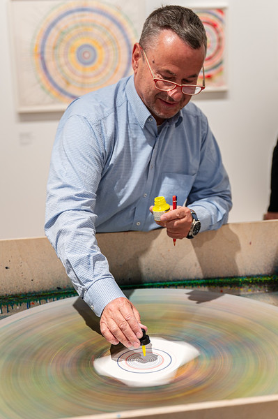 <p><a href="https://galleries.seirer-photography.com">seirer-photography</a><br />Artist Demonstrates Spinning Technique on Kinetic Art Platform</p><p><a href="https://galleries.seirer-photography.com/Events/2025/2025-05-19-Damien-Hirst-Drawings-Albertina-Modern/i-Ngcjsvt" title="Artist Demonstrates Spinning Technique on Kinetic Art Platform"><img src="https://galleries.seirer-photography.com/Events/2025/2025-05-19-Damien-Hirst-Drawings-Albertina-Modern/i-Ngcjsvt/0/LDXpmfhCgqqCqssgVBJ4tkXJdzLLn8zSqfTJs6mXL/Th/20250519_190248_albertina_hirst_8630-Th.jpg" width="150" height="150" alt="Artist Demonstrates Spinning Technique on Kinetic Art Platform" title="Artist Demonstrates Spinning Technique on Kinetic Art Platform" style="border: 1px solid #000000;" /></a></p>