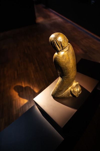 <p><a href="https://galleries.seirer-photography.com">seirer-photography</a><br />Golden Statuette in Dramatic Lighting at Gothic Modern Exhibition</p><p><a href="https://galleries.seirer-photography.com/Events/2025/2025-10-14-Albertina-Gothic-Modern/i-Wcc5DRH" title="Golden Statuette in Dramatic Lighting at Gothic Modern Exhibition"><img src="https://galleries.seirer-photography.com/Events/2025/2025-10-14-Albertina-Gothic-Modern/i-Wcc5DRH/0/KtfG8FCRHFQ4kQdWt8V55tChkrDxSRWmSvzsLW82d/Th/20251014-181316_albertina_gothic_modern_4276-Th.jpg" width="150" height="150" alt="Golden Statuette in Dramatic Lighting at Gothic Modern Exhibition" title="Golden Statuette in Dramatic Lighting at Gothic Modern Exhibition" style="border: 1px solid #000000;" /></a></p>