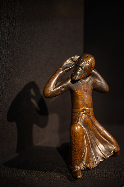 <p><a href="https://galleries.seirer-photography.com">seirer-photography</a><br />Bronze Sculpture of a Contemplative Figure Casting Dramatic Shadow</p><p><a href="https://galleries.seirer-photography.com/Events/2025/2025-10-14-Albertina-Gothic-Modern/i-mxHcW94" title="Bronze Sculpture of a Contemplative Figure Casting Dramatic Shadow"><img src="https://galleries.seirer-photography.com/Events/2025/2025-10-14-Albertina-Gothic-Modern/i-mxHcW94/0/KD2jgJSDct7hRZjpPMkjZcx3dbvQz6pdrdx784mgb/Th/20251014-181448_albertina_gothic_modern_4294-Th.jpg" width="150" height="150" alt="Bronze Sculpture of a Contemplative Figure Casting Dramatic Shadow" title="Bronze Sculpture of a Contemplative Figure Casting Dramatic Shadow" style="border: 1px solid #000000;" /></a></p>