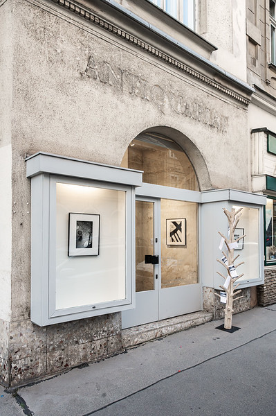<p><a href="https://galleries.seirer-photography.com">seirer-photography</a><br />Kit Young's "Poems of Paris and Scotland" Exhibition at G99 Galerie</p><p><a href="https://galleries.seirer-photography.com/Events/2025/2025-10-16-G99-Galerie-Kit-Young/i-TGs5KfF" title="Kit Young's "Poems of Paris and Scotland" Exhibition at G99 Galerie"><img src="https://galleries.seirer-photography.com/Events/2025/2025-10-16-G99-Galerie-Kit-Young/i-TGs5KfF/0/MpmczkphcFwBwqNvxV927MChR96GJnnwxNbpQ5WJF/Th/20251016-171601_g99-kit-young_4672-Th.jpg" width="150" height="150" alt="Kit Young's "Poems of Paris and Scotland" Exhibition at G99 Galerie" title="Kit Young's "Poems of Paris and Scotland" Exhibition at G99 Galerie" style="border: 1px solid #000000;" /></a></p>