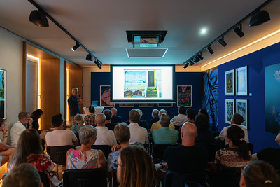 <p><a href="https://galleries.seirer-photography.com">seirer-photography</a><br />Alfred Seiland Presenting Photographic Work at Leica Gallery Vienna</p><p><a href="https://galleries.seirer-photography.com/Events/2025/Alfred-Seiland-at-Leica-Galery-Vienna/i-F5fCZn6" title="Alfred Seiland Presenting Photographic Work at Leica Gallery Vienna"><img src="https://galleries.seirer-photography.com/Events/2025/Alfred-Seiland-at-Leica-Galery-Vienna/i-F5fCZn6/0/L57Gxr9bG2r3ZFLgmQ6578q74D4X6dLwS9fpvJxqq/Th/20250703_192449_leica_lagacilly_seiland_-Th.jpg" width="150" height="150" alt="Alfred Seiland Presenting Photographic Work at Leica Gallery Vienna" title="Alfred Seiland Presenting Photographic Work at Leica Gallery Vienna" style="border: 1px solid #000000;" /></a></p>