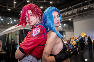 <p><a href="https://galleries.seirer-photography.com">seirer-photography</a><br />VIECC - Vienna ComicCon 2025</p><p><a href="https://galleries.seirer-photography.com/Events/2025/VIECC-Vienna-ComicCon/Samstag-Sonntag/i-hPzGBN2" title="VIECC - Vienna ComicCon 2025"><img src="https://galleries.seirer-photography.com/Events/2025/VIECC-Vienna-ComicCon/Samstag-Sonntag/i-hPzGBN2/3/Kwm7gcwMtFBjXqrvzDBkZgxzdPwhRRv4FTLFs45bw/Th/20251122-183402_viecc_c_michael-seirer-photography_-Th.jpg" width="150" height="150" alt="VIECC - Vienna ComicCon 2025" title="VIECC - Vienna ComicCon 2025" style="border: 1px solid #000000;" /></a></p>