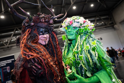 <p><a href="https://galleries.seirer-photography.com">seirer-photography</a><br />VIECC - Vienna ComicCon 2025</p><p><a href="https://galleries.seirer-photography.com/Events/2025/VIECC-Vienna-ComicCon/Samstag-Sonntag/i-qRQgWjL" title="VIECC - Vienna ComicCon 2025"><img src="https://galleries.seirer-photography.com/Events/2025/VIECC-Vienna-ComicCon/Samstag-Sonntag/i-qRQgWjL/3/NbjSf8WKC58dK2b38nkWgB5GWzMHwDBgPLztZhGBV/Th/20251122-183855_viecc_c_michael-seirer-photography_5216-Th.jpg" width="150" height="150" alt="VIECC - Vienna ComicCon 2025" title="VIECC - Vienna ComicCon 2025" style="border: 1px solid #000000;" /></a></p>