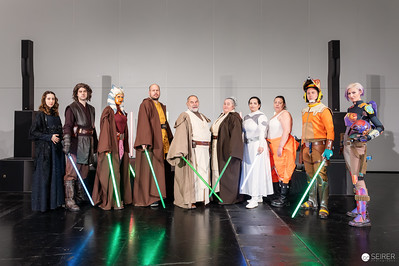 <p><a href="https://galleries.seirer-photography.com">seirer-photography</a><br />VIECC - Vienna ComicCon 2025</p><p><a href="https://galleries.seirer-photography.com/Events/2025/VIECC-Vienna-ComicCon/Samstag-Sonntag/i-tRVQ7Xq" title="VIECC - Vienna ComicCon 2025"><img src="https://galleries.seirer-photography.com/Events/2025/VIECC-Vienna-ComicCon/Samstag-Sonntag/i-tRVQ7Xq/3/LrL7nStmKz9TsL9CNk6v7ZDHtcKNT4587NVfzg3QM/Th/20251123-105853_viecc_c_michael-seirer-photography_5764-Th.jpg" width="150" height="150" alt="VIECC - Vienna ComicCon 2025" title="VIECC - Vienna ComicCon 2025" style="border: 1px solid #000000;" /></a></p>