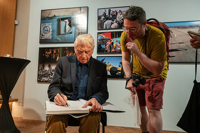 <p><a href="https://galleries.seirer-photography.com">seirer-photography</a> </p><p><a href="https://galleries.seirer-photography.com/Events/2026/2026-06-15-Don-McCullin-at-Leica-Gallery-Vienna/i-vZCfGzc" title="seirer-photography's photo"><img src="https://galleries.seirer-photography.com/Events/2026/2026-06-15-Don-McCullin-at-Leica-Gallery-Vienna/i-vZCfGzc/0/MhV67mWrjB88Ls4zpr9dwdrwFQzQQ2mz9MDS5NZfL/Th/20260615-194207_don_mccullin_leica_1799-1-Th.jpg" width="150" height="150" alt="seirer-photography's photo" title="seirer-photography's photo" style="border: 1px solid #000000;" /></a></p>