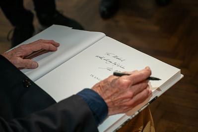 <p><a href="https://galleries.seirer-photography.com">seirer-photography</a> </p><p><a href="https://galleries.seirer-photography.com/Events/2026/2026-06-15-Don-McCullin-at-Leica-Gallery-Vienna/i-vn7StXk" title="seirer-photography's photo"><img src="https://galleries.seirer-photography.com/Events/2026/2026-06-15-Don-McCullin-at-Leica-Gallery-Vienna/i-vn7StXk/0/L77VgdBvdfbLtGPZTQsr7R83XTnLdW2WS8tKmcTZb/Th/20260615-194221_don_mccullin_leica_1806-1-Th.jpg" width="150" height="150" alt="seirer-photography's photo" title="seirer-photography's photo" style="border: 1px solid #000000;" /></a></p>