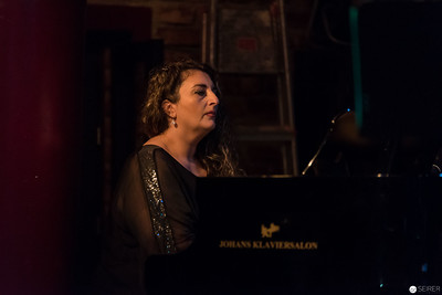 <p><a href="https://galleries.seirer-photography.com">seirer-photography</a> </p><p><a href="https://galleries.seirer-photography.com/Events/Konzerte/20161026-MischMaschNacht/i-LmQFXQN" title="seirer-photography's photo"><img src="https://galleries.seirer-photography.com/Events/Konzerte/20161026-MischMaschNacht/i-LmQFXQN/0/LwQ4dGbmMFLcwDxnZBhfXTKqQDHLSN8KvqLNX8WtM/Th/2016-10-26-222530_mischmaschnacht_9053-Th.jpg" width="150" height="150" alt="seirer-photography's photo" title="seirer-photography's photo" style="border: 1px solid #000000;" /></a></p>