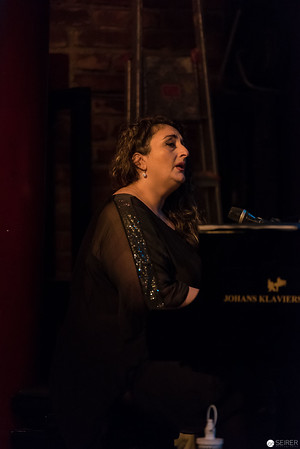 <p><a href="https://galleries.seirer-photography.com">seirer-photography</a> </p><p><a href="https://galleries.seirer-photography.com/Events/Konzerte/20161026-MischMaschNacht/i-w6n965H" title="seirer-photography's photo"><img src="https://galleries.seirer-photography.com/Events/Konzerte/20161026-MischMaschNacht/i-w6n965H/0/Ng8FVzNNgs7vgQJwmW8FkZtGgB4tDVZnjFSkfZGdx/Th/2016-10-26-223043_mischmaschnacht_9084-Th.jpg" width="150" height="150" alt="seirer-photography's photo" title="seirer-photography's photo" style="border: 1px solid #000000;" /></a></p>