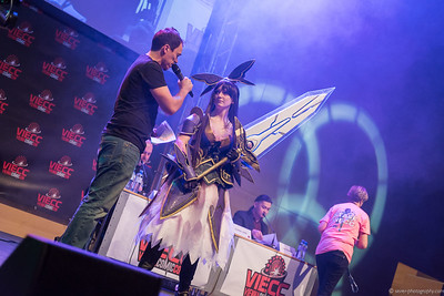 <p><a href="https://galleries.seirer-photography.com">seirer-photography</a><br />Cosplayer in Elaborate Fantasy Costume on Stage at Vienna ComicCon 2015</p><p><a href="https://galleries.seirer-photography.com/Events/ViennaComicCon2015/CosplayContest/i-93tBFTS" title="Cosplayer in Elaborate Fantasy Costume on Stage at Vienna ComicCon 2015"><img src="https://galleries.seirer-photography.com/Events/ViennaComicCon2015/CosplayContest/i-93tBFTS/0/M77WPZvxVss7cnk7jZBjQxjJpr4GZG27MsBmfjHb5/Th/2015-11-21-17-08-56_viecc_cosplay_7812-Th.jpg" width="150" height="150" alt="Cosplayer in Elaborate Fantasy Costume on Stage at Vienna ComicCon 2015" title="Cosplayer in Elaborate Fantasy Costume on Stage at Vienna ComicCon 2015" style="border: 1px solid #000000;" /></a></p>