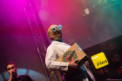 <p><a href="https://galleries.seirer-photography.com">seirer-photography</a><br />Costumed Performer with Pizza Box at Vienna ComicCon 2015 Cosplay Contest Stage</p><p><a href="https://galleries.seirer-photography.com/Events/ViennaComicCon2015/CosplayContest/i-HTdN4sT" title="Costumed Performer with Pizza Box at Vienna ComicCon 2015 Cosplay Contest Stage"><img src="https://galleries.seirer-photography.com/Events/ViennaComicCon2015/CosplayContest/i-HTdN4sT/0/LNWdCjMsCzZFsHpz22gmBX67XVfw93vxQWkDVwt3T/Th/2015-11-21-17-19-31_viecc_cosplay_8079-Th.jpg" width="150" height="150" alt="Costumed Performer with Pizza Box at Vienna ComicCon 2015 Cosplay Contest Stage" title="Costumed Performer with Pizza Box at Vienna ComicCon 2015 Cosplay Contest Stage" style="border: 1px solid #000000;" /></a></p>