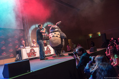 <p><a href="https://galleries.seirer-photography.com">seirer-photography</a><br />Costumed Totoro Performer on Stage at Vienna ComicCon 2015 Cosplay Contest</p><p><a href="https://galleries.seirer-photography.com/Events/ViennaComicCon2015/CosplayContest/i-HVn52Cb" title="Costumed Totoro Performer on Stage at Vienna ComicCon 2015 Cosplay Contest"><img src="https://galleries.seirer-photography.com/Events/ViennaComicCon2015/CosplayContest/i-HVn52Cb/0/Lx5V7JFZL4TSL2sbhsbx4HHxszX24SgtmgfJdWPB9/Th/2015-11-21-17-13-56_viecc_cosplay_7934-Th.jpg" width="150" height="150" alt="Costumed Totoro Performer on Stage at Vienna ComicCon 2015 Cosplay Contest" title="Costumed Totoro Performer on Stage at Vienna ComicCon 2015 Cosplay Contest" style="border: 1px solid #000000;" /></a></p>