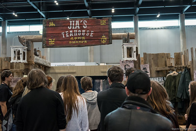 <p><a href="https://galleries.seirer-photography.com">seirer-photography</a><br />VIECC 2015: Crowd Gathering at Jim's Teahouse Exhibition Stand, Messe Wien</p><p><a href="https://galleries.seirer-photography.com/Events/ViennaComicCon2015/Vienna-ComicCon/i-HFhrSZQ" title="VIECC 2015: Crowd Gathering at Jim's Teahouse Exhibition Stand, Messe Wien"><img src="https://galleries.seirer-photography.com/Events/ViennaComicCon2015/Vienna-ComicCon/i-HFhrSZQ/0/LPz2Jpt3CFz9VzzNt4bT2Xm8JgwM6TtGbKknvXFpd/Th/2015-11-21-11-13-59_viecc_6993-Th.jpg" width="150" height="150" alt="VIECC 2015: Crowd Gathering at Jim's Teahouse Exhibition Stand, Messe Wien" title="VIECC 2015: Crowd Gathering at Jim's Teahouse Exhibition Stand, Messe Wien" style="border: 1px solid #000000;" /></a></p>
