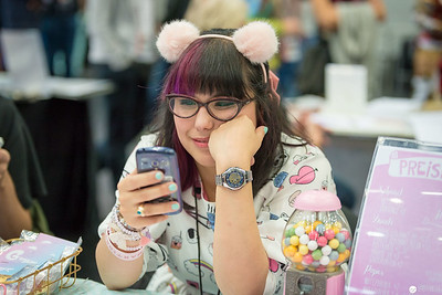 <p><a href="https://galleries.seirer-photography.com">seirer-photography</a><br />Vienna ComicCon 2016: Young Attendee with Pastel Accessories and Gumball Machine</p><p><a href="https://galleries.seirer-photography.com/Events/ViennaComicCon2016/20161119-Vienna-ComicCon/i-Js7k9PP" title="Vienna ComicCon 2016: Young Attendee with Pastel Accessories and Gumball Machine"><img src="https://galleries.seirer-photography.com/Events/ViennaComicCon2016/20161119-Vienna-ComicCon/i-Js7k9PP/0/MR2ZMThKvpPCP4ZzjHvmtjH5KpQ2qLZ4Rtc7FBXJP/Th/20161119_144837_viecc_2207-Th.jpg" width="150" height="150" alt="Vienna ComicCon 2016: Young Attendee with Pastel Accessories and Gumball Machine" title="Vienna ComicCon 2016: Young Attendee with Pastel Accessories and Gumball Machine" style="border: 1px solid #000000;" /></a></p>