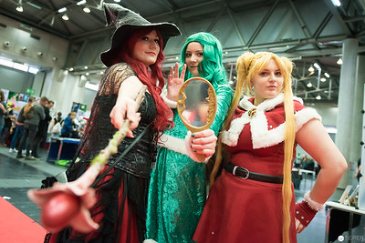 <p><a href="https://galleries.seirer-photography.com">seirer-photography</a><br />VIECC 2016: Cosplay Trio with Magical Props in Convention Hall Setting</p><p><a href="https://galleries.seirer-photography.com/Events/ViennaComicCon2016/20161119-Vienna-ComicCon/i-Qnpvdj4" title="VIECC 2016: Cosplay Trio with Magical Props in Convention Hall Setting"><img src="https://galleries.seirer-photography.com/Events/ViennaComicCon2016/20161119-Vienna-ComicCon/i-Qnpvdj4/0/K6QVThZrJjvFbNt2354c2tdJLfdwjkzhPcsVXKbTF/Th/20161119_143455_viecc_2248-Th.jpg" width="150" height="150" alt="VIECC 2016: Cosplay Trio with Magical Props in Convention Hall Setting" title="VIECC 2016: Cosplay Trio with Magical Props in Convention Hall Setting" style="border: 1px solid #000000;" /></a></p>