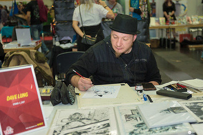 <p><a href="https://galleries.seirer-photography.com">seirer-photography</a><br />Dave Lung Drawing Comics at Vienna ComicCon 2016 Artist Alley</p><p><a href="https://galleries.seirer-photography.com/Events/ViennaComicCon2016/20161119-Vienna-ComicCon/i-VJhSZtz" title="Dave Lung Drawing Comics at Vienna ComicCon 2016 Artist Alley"><img src="https://galleries.seirer-photography.com/Events/ViennaComicCon2016/20161119-Vienna-ComicCon/i-VJhSZtz/0/Lzv9SDhG76MbT2LhscFSH23tDpbfJK2dqSTqwkVJ7/Th/20161119_142117_viecc_2235-Th.jpg" width="150" height="150" alt="Dave Lung Drawing Comics at Vienna ComicCon 2016 Artist Alley" title="Dave Lung Drawing Comics at Vienna ComicCon 2016 Artist Alley" style="border: 1px solid #000000;" /></a></p>
