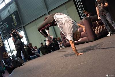 <p><a href="https://galleries.seirer-photography.com">seirer-photography</a><br />Acrobatic Breakdancer Performing Extreme Backbend at Vienna ComicCon 2016</p><p><a href="https://galleries.seirer-photography.com/Events/ViennaComicCon2016/20161119-Vienna-ComicCon/i-XwFxsrk" title="Acrobatic Breakdancer Performing Extreme Backbend at Vienna ComicCon 2016"><img src="https://galleries.seirer-photography.com/Events/ViennaComicCon2016/20161119-Vienna-ComicCon/i-XwFxsrk/0/K6wp2cSVgc5vcHwD8Lfk2dGWZMqBZp65z68ncCW5B/Th/20161119_123517_viecc_1926-Th.jpg" width="150" height="150" alt="Acrobatic Breakdancer Performing Extreme Backbend at Vienna ComicCon 2016" title="Acrobatic Breakdancer Performing Extreme Backbend at Vienna ComicCon 2016" style="border: 1px solid #000000;" /></a></p>