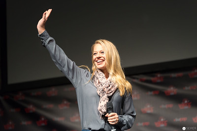<p><a href="https://galleries.seirer-photography.com">seirer-photography</a><br />Vienna ComicCon 2016: Blonde Speaker Waves Enthusiastically on Main Stage</p><p><a href="https://galleries.seirer-photography.com/Events/ViennaComicCon2016/20161119-Vienna-ComicCon/i-tGP7rs2" title="Vienna ComicCon 2016: Blonde Speaker Waves Enthusiastically on Main Stage"><img src="https://galleries.seirer-photography.com/Events/ViennaComicCon2016/20161119-Vienna-ComicCon/i-tGP7rs2/0/M5w4SZSGZJRVbPWjT9bxMqPRHV3ssnrGBZDQXmzrf/Th/20161119_140246_viecc_2019-Th.jpg" width="150" height="150" alt="Vienna ComicCon 2016: Blonde Speaker Waves Enthusiastically on Main Stage" title="Vienna ComicCon 2016: Blonde Speaker Waves Enthusiastically on Main Stage" style="border: 1px solid #000000;" /></a></p>