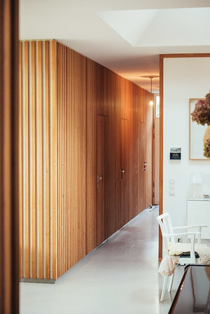 <p><a href="https://galleries.seirer-photography.com">seirer-photography</a><br />Hofhaus Vienna: Minimalist Wood-Paneled Interior Corridor with Soft Lighting</p><p><a href="https://galleries.seirer-photography.com/Projects/Architecture/Hofhaus-Wien-Millergasse/i-tfmLkLv" title="Hofhaus Vienna: Minimalist Wood-Paneled Interior Corridor with Soft Lighting"><img src="https://galleries.seirer-photography.com/Projects/Architecture/Hofhaus-Wien-Millergasse/i-tfmLkLv/0/Ls6Gvxc8F43CX94wGKxFKhSwNwT7q6bSMW9PBDjtM/Th/pfs_archworkshop_day4-142-Edit-1-Th.jpg" width="150" height="150" alt="Hofhaus Vienna: Minimalist Wood-Paneled Interior Corridor with Soft Lighting" title="Hofhaus Vienna: Minimalist Wood-Paneled Interior Corridor with Soft Lighting" style="border: 1px solid #000000;" /></a></p>